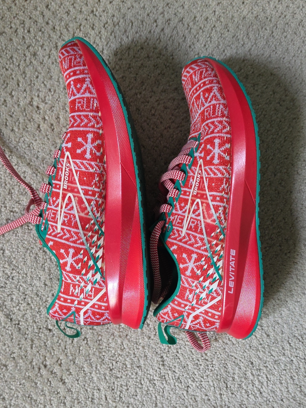 Brooks Levitate Holiday Running Shoes - Picture 2 of 6